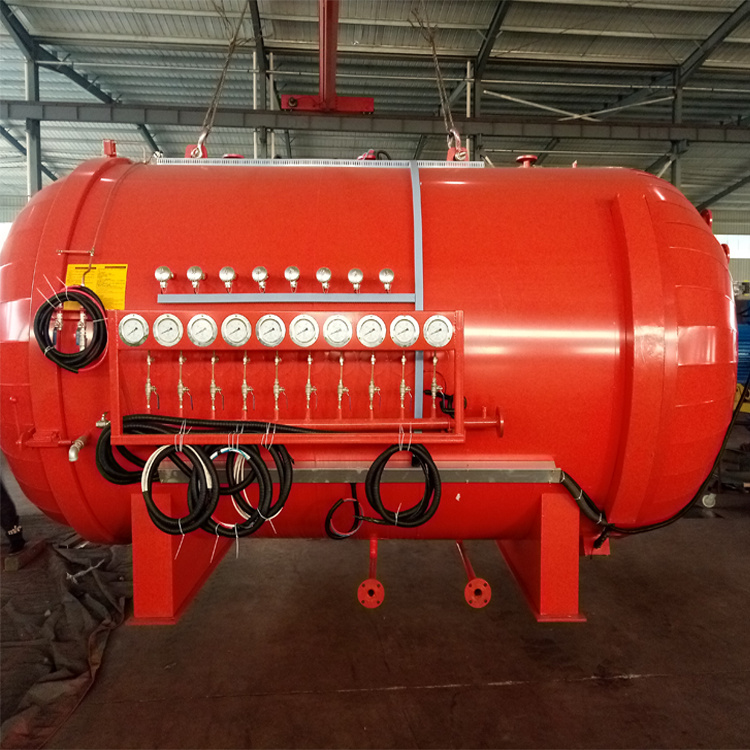 河北鑫泰講解巨型熱壓罐規格